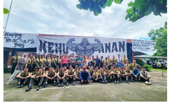Selamat Hari Guru ✨ Surprise yang berkesan dari peserta didik collabs dg Pak Polisi.