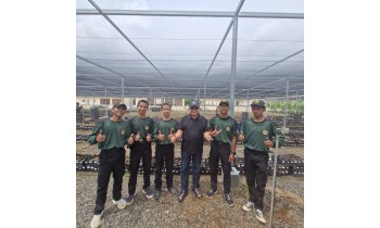 Peserta PKL SMK Kehutanan Bakti Rimba di Persemaian Rumpin bersama Pengawas Pembina YP2SDA