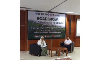 Narasumber hebat oleh Prof. Cecep Kusmana dg moderator luar biasa Bu Yathie membahas Keanekaragaman Hayati Ekosistem Mangrove.