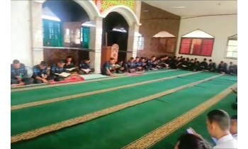 Tadarusan rutin pagi hari ☪️  Semoga Allah SWT mencatat sebagai amal ibadah dan memudahkan perjuangan kita. Aamiin Ya Rabbalalamin...