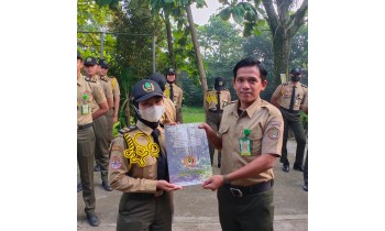 Penyerahan Beasiswa SMK Kehutanan Bakti Rimba Tahun pelajaran 2023