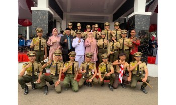 Tim Drumband Bakti Rimba sukses mengiringi upacara pengibaran bendera di Kecamatan Ciomas
